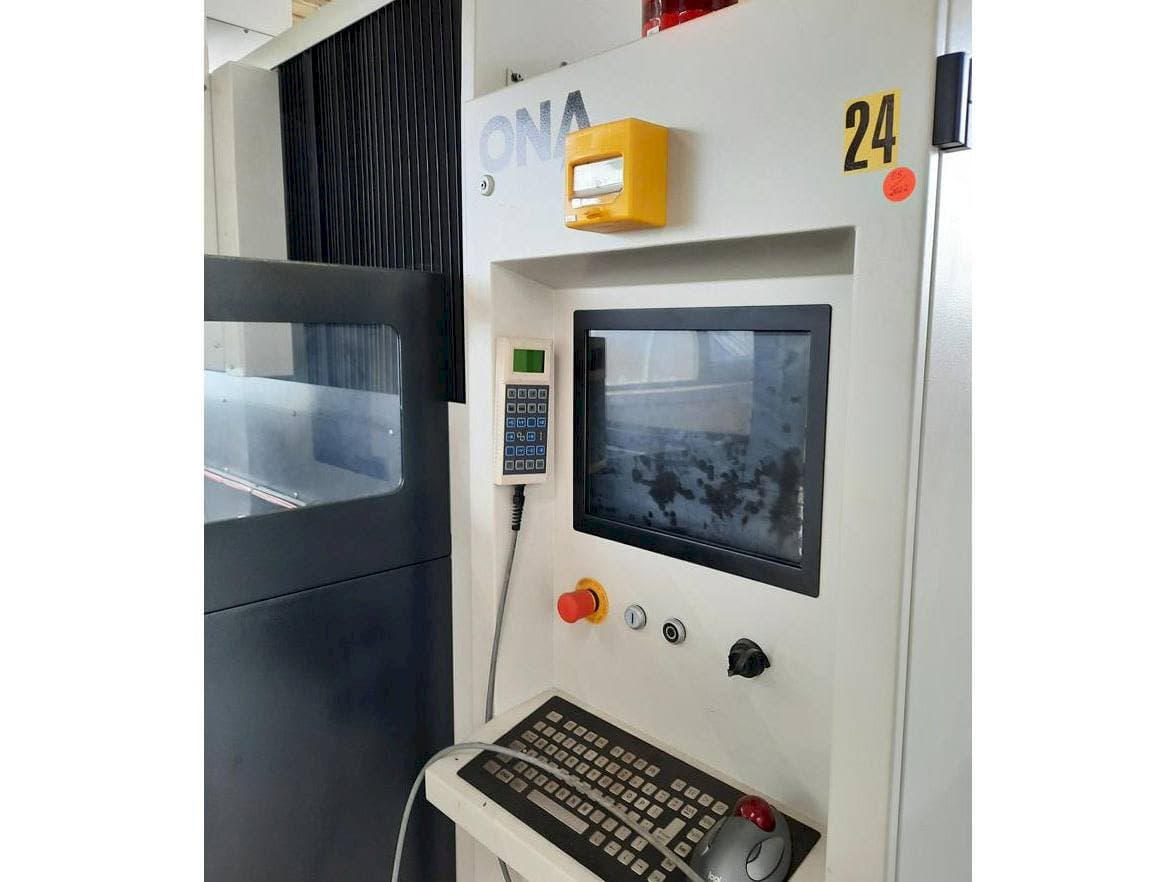 Koneen  ONA NX4F etunäkymä
