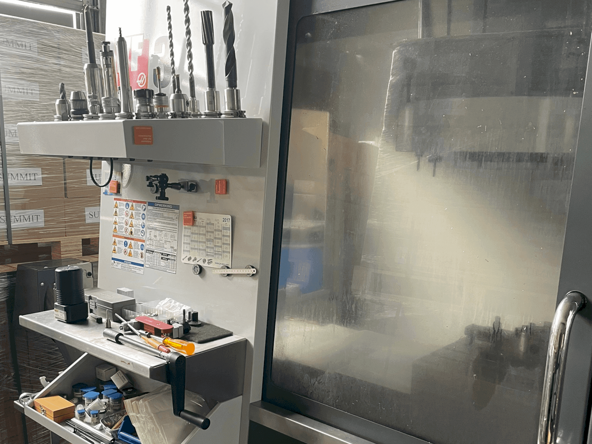 Koneen  HAAS VF-3 etunäkymä
