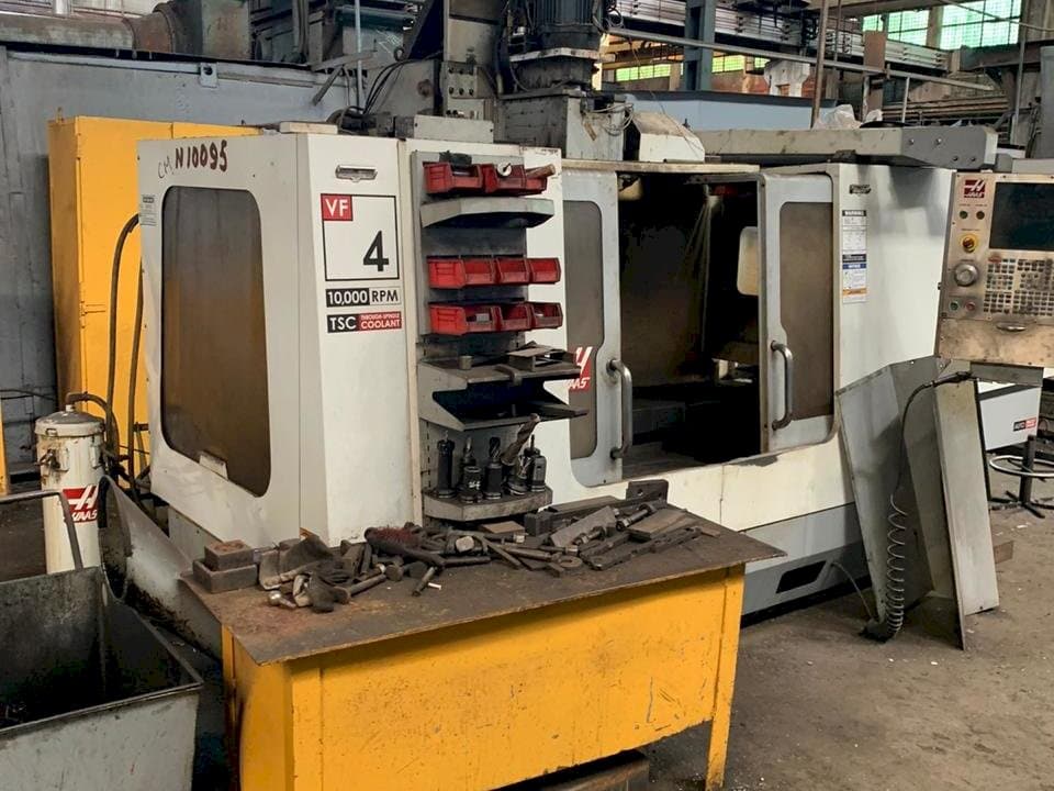 Koneen  HAAS VF-4 etunäkymä