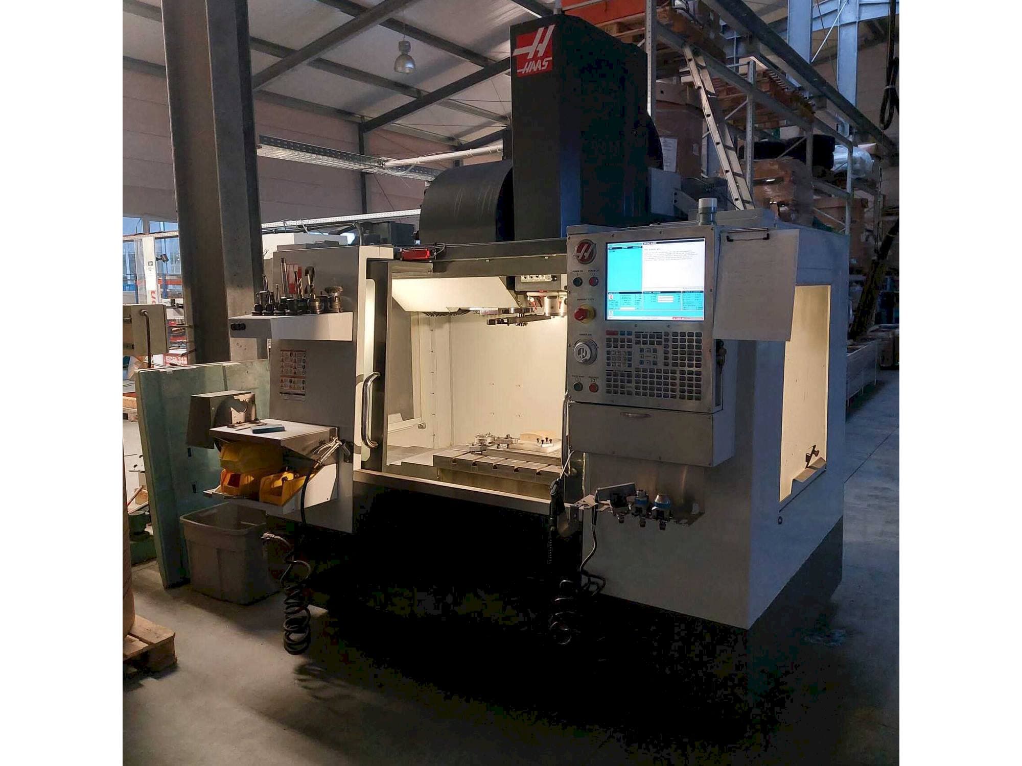 Koneen  HAAS VM-2 etunäkymä