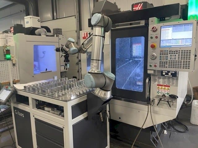 Koneen  HAAS DT-1 etunäkymä