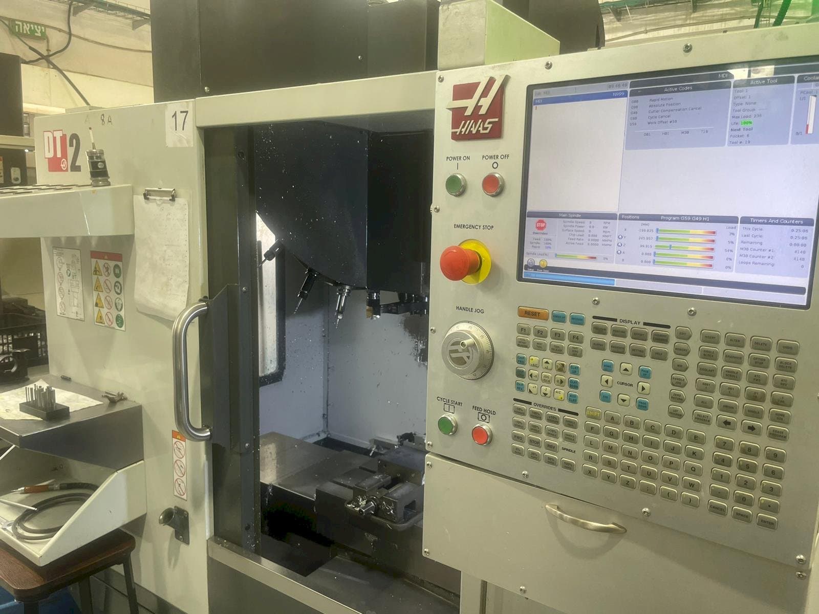Koneen  HAAS DT-2 etunäkymä