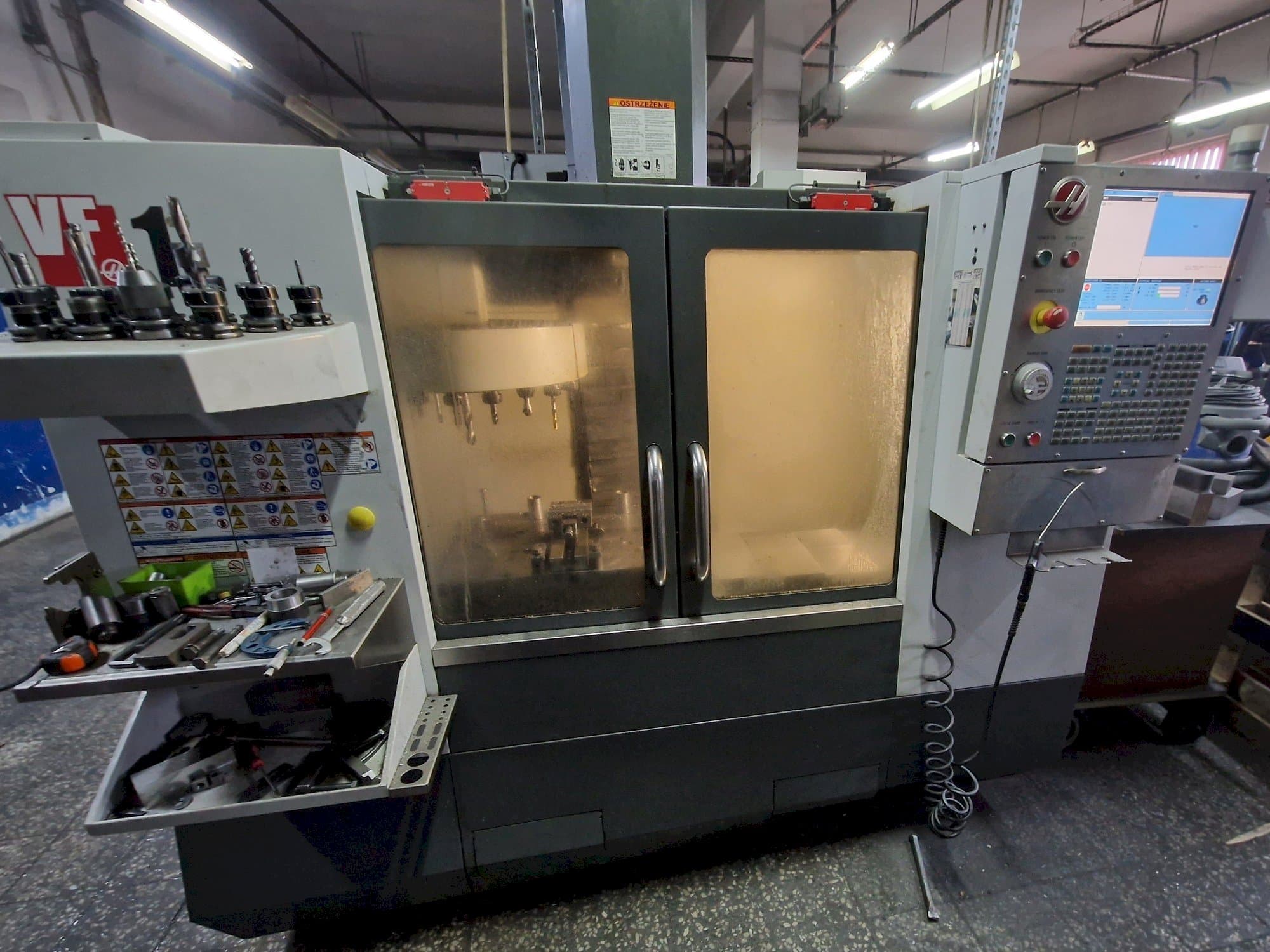Koneen  HAAS VF-1 etunäkymä