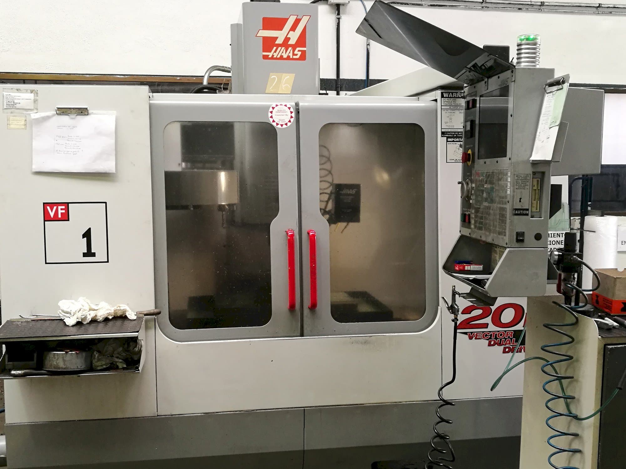 Koneen  HAAS VF 1 etunäkymä