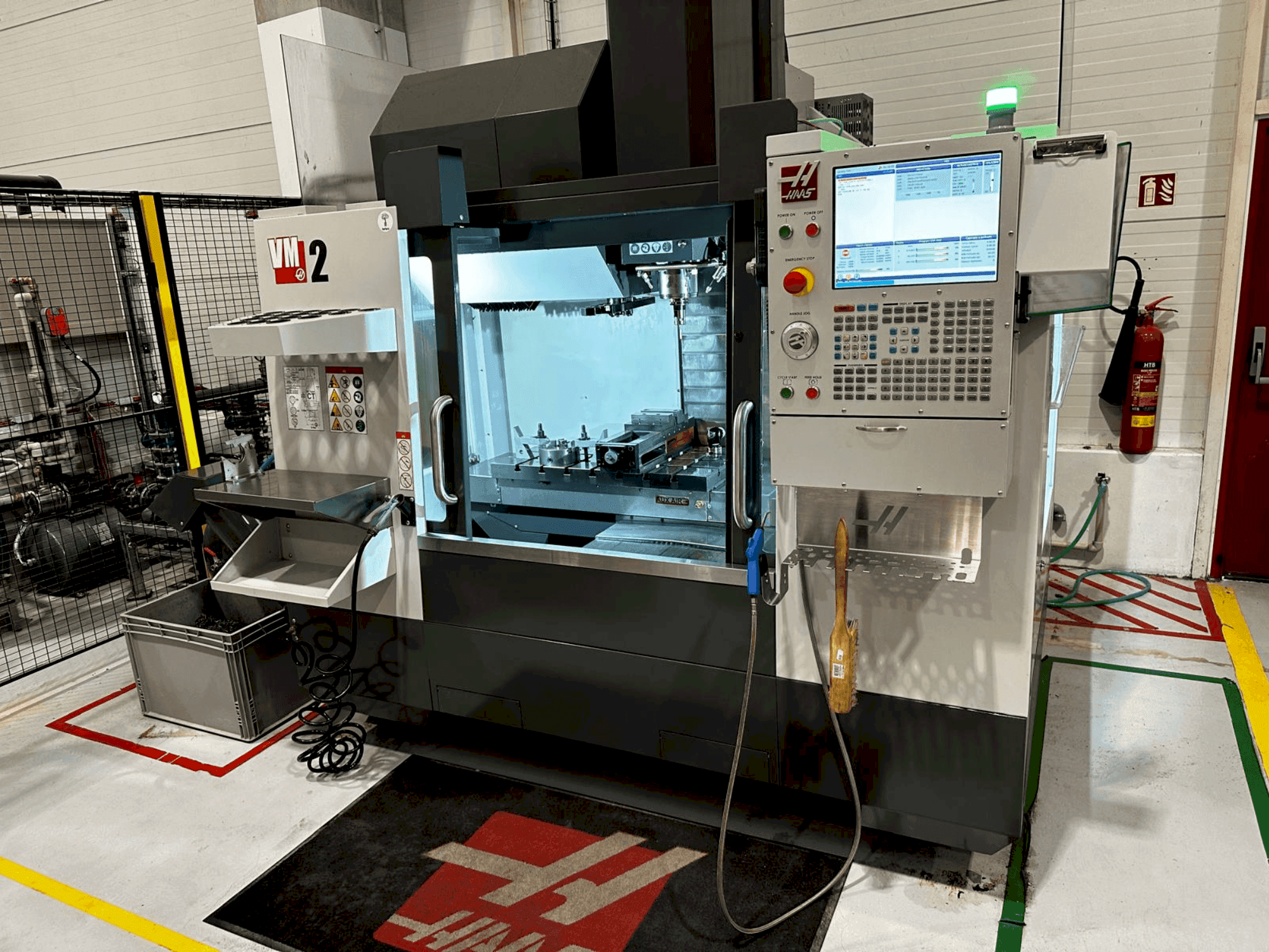Koneen  HAAS VM-2 etunäkymä