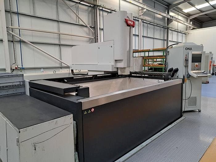 Koneen ONA QX8 B1 L etunäkymä