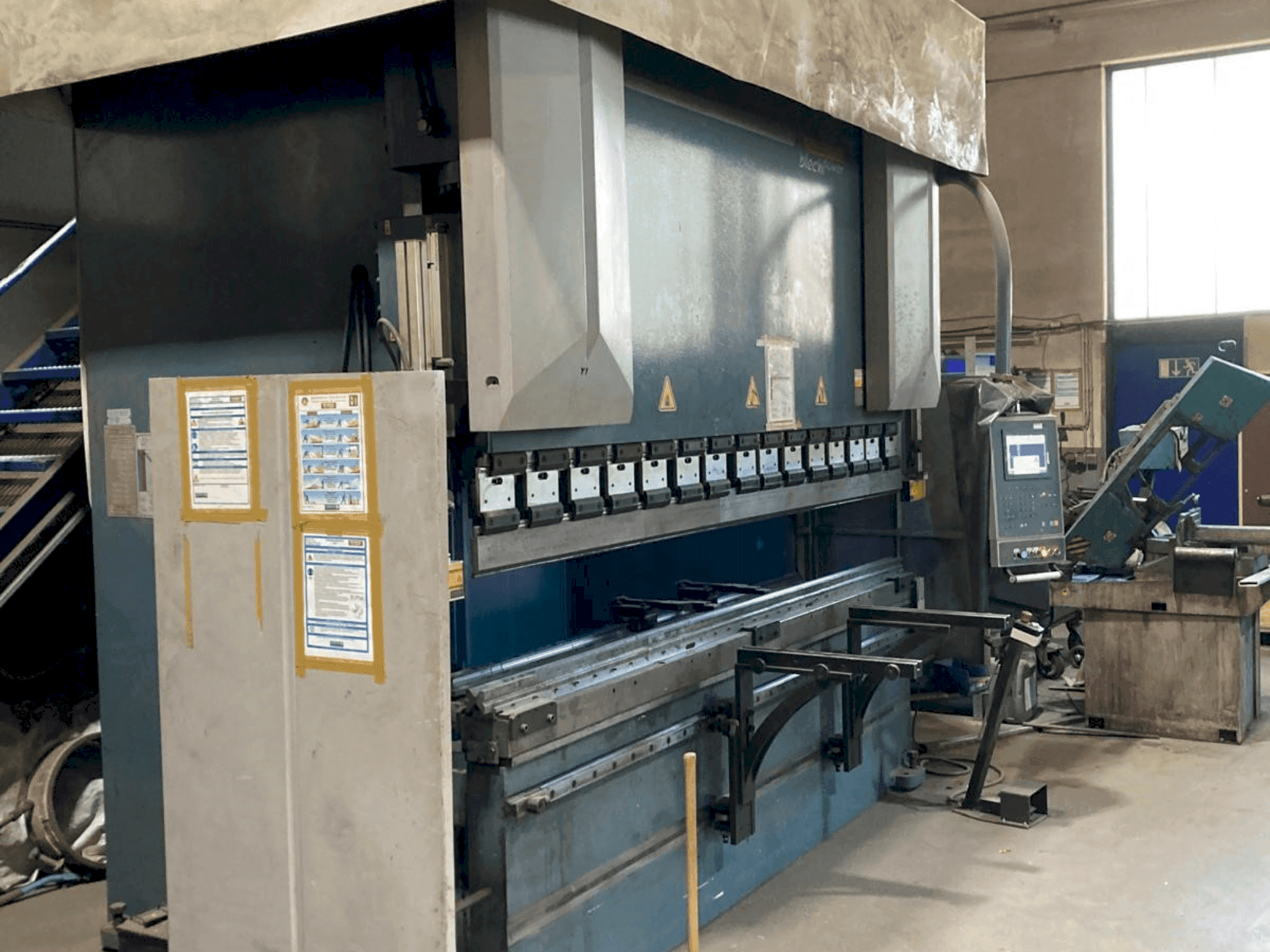 Koneen  Hesse AD-R30320 etunäkymä