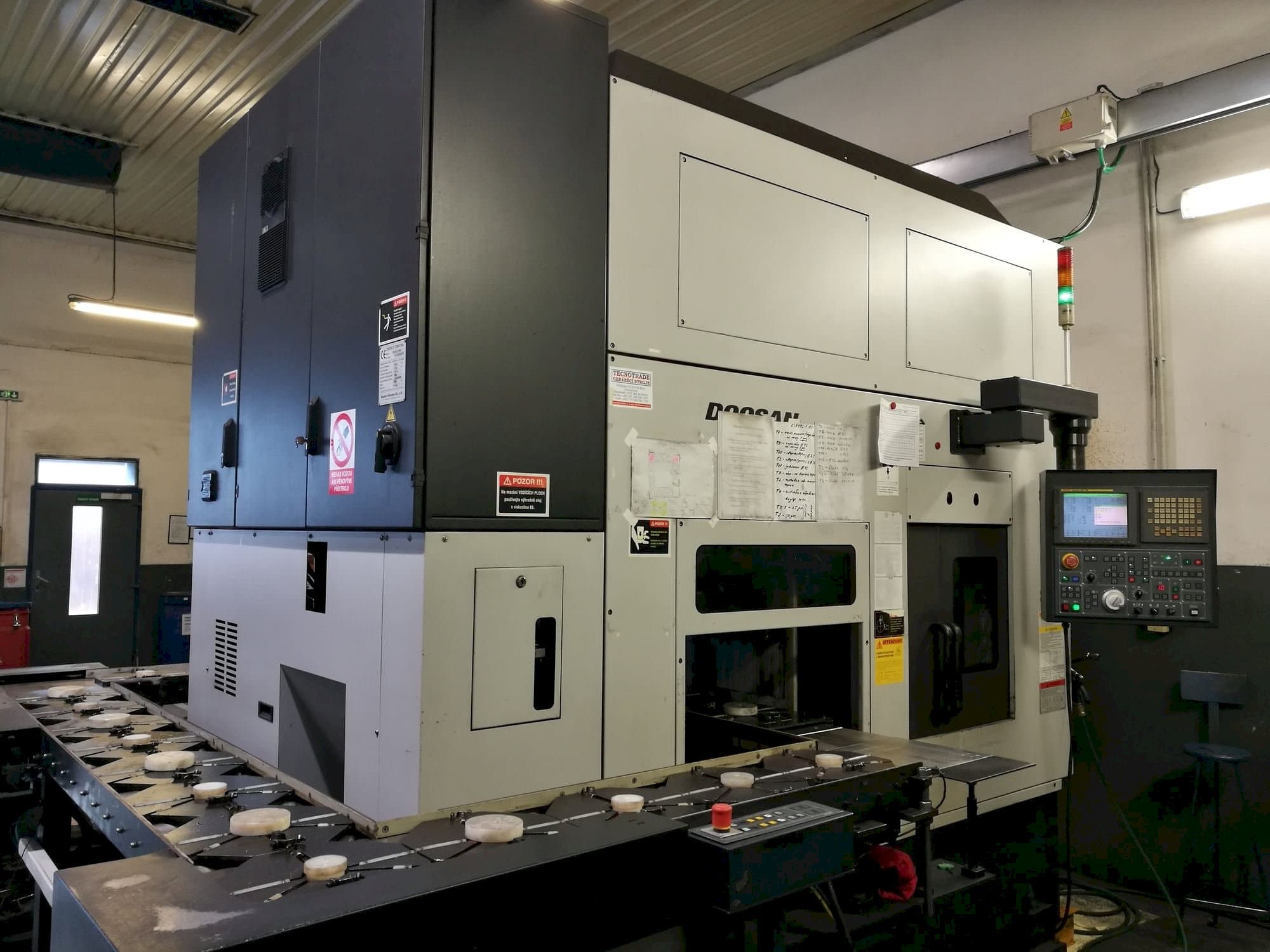 Koneen Doosan Puma Inverturn 3000M etunäkymä