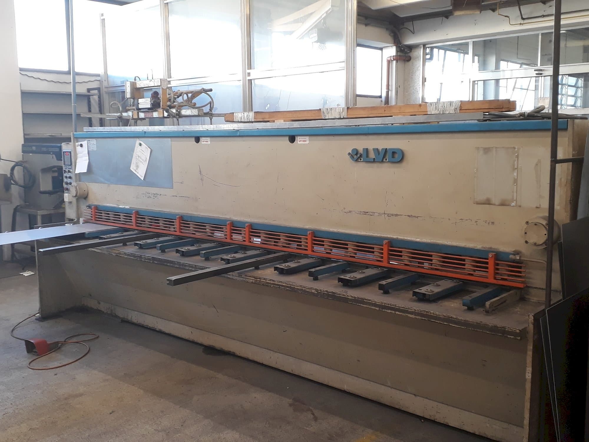 Koneen LVD HST 40/6 etunäkymä