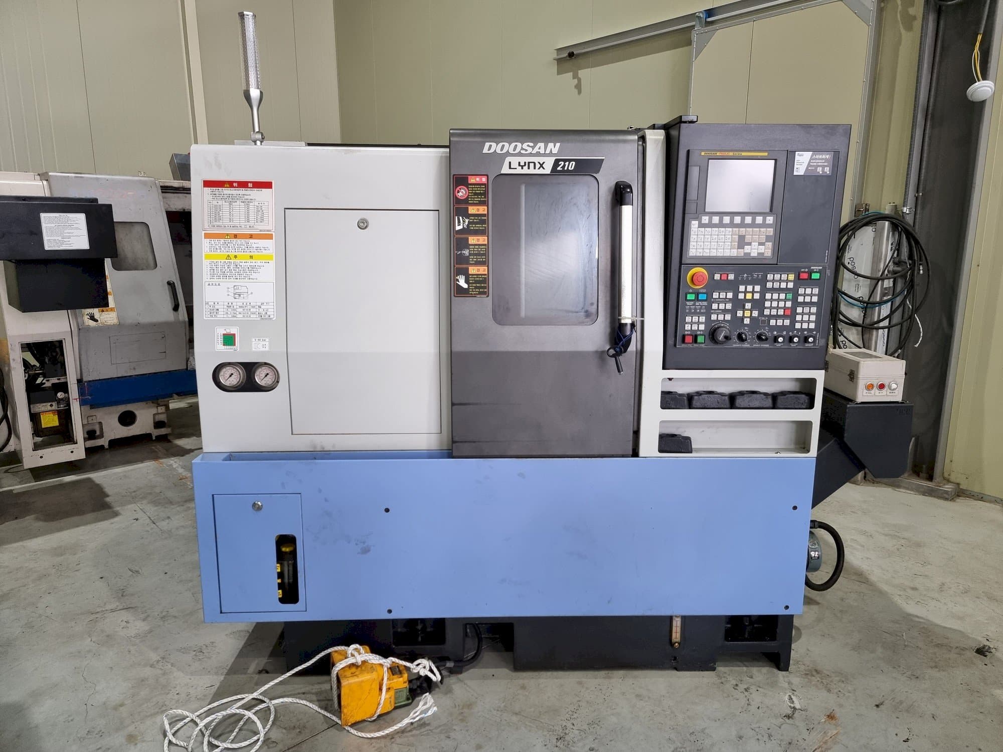 Koneen Doosan LYNX 210 etunäkymä