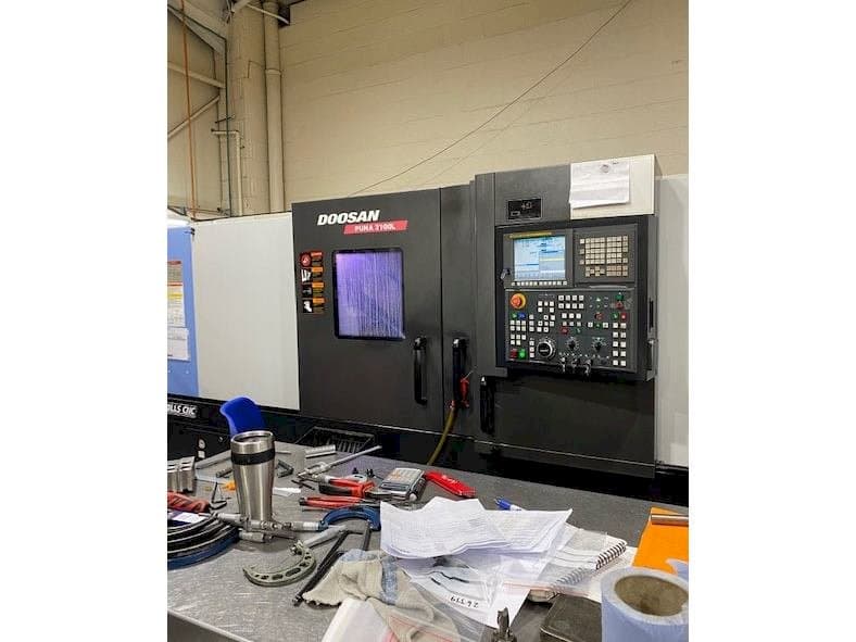 Koneen Doosan Puma 3100L etunäkymä