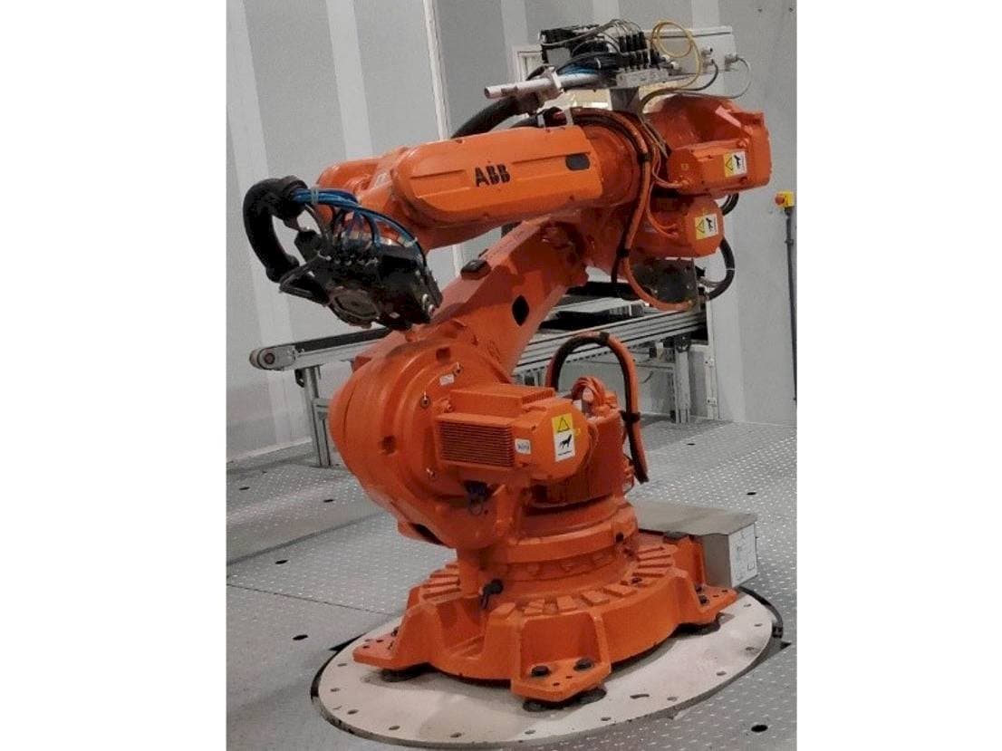 Koneen ABB IRB 6620-150/2.2 etunäkymä