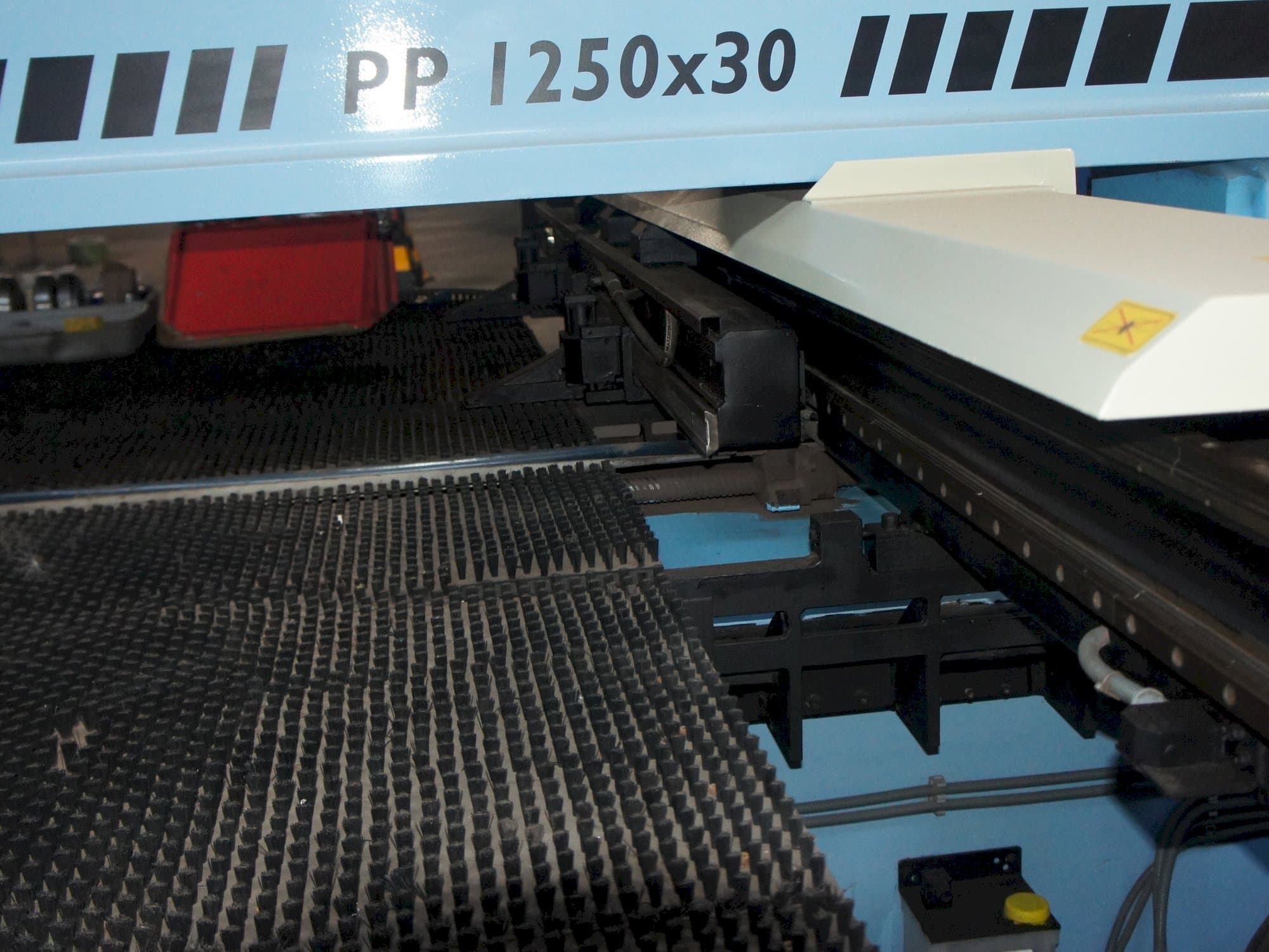 Koneen Durma PP 12530 etunäkymä