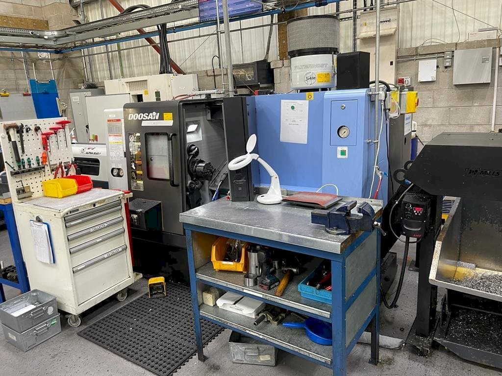 Koneen  Doosan Lynx 220 LMA etunäkymä