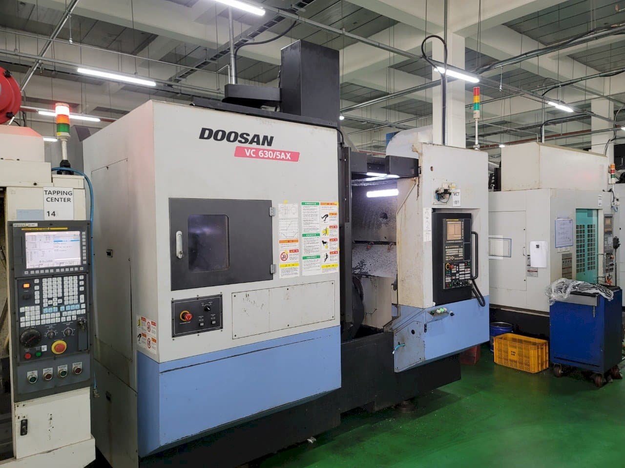 Koneen Doosan VC 630/5AX etunäkymä