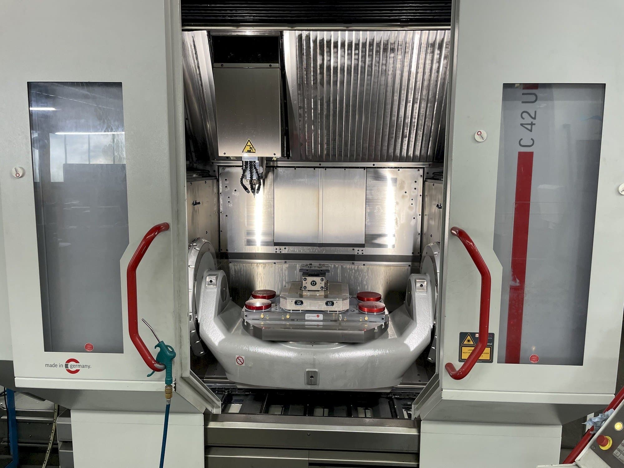 Koneen HERMLE C 42 U etunäkymä