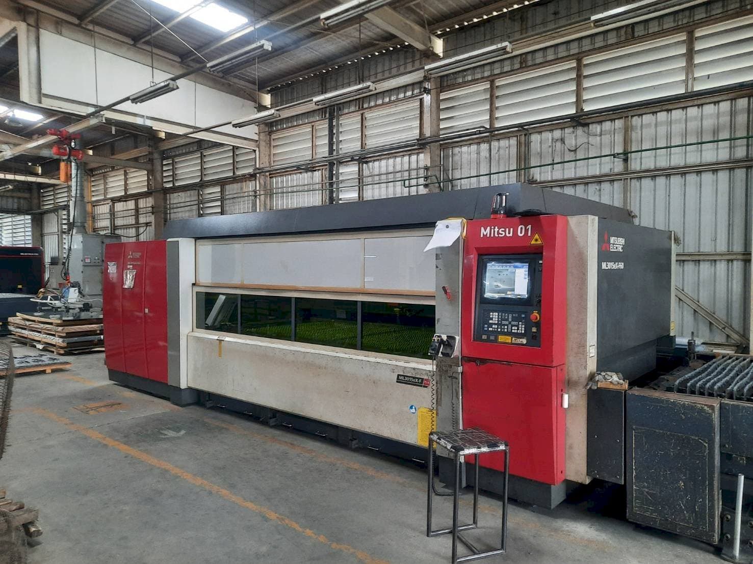 Koneen Mitsubishi ML3015eX F60 etunäkymä