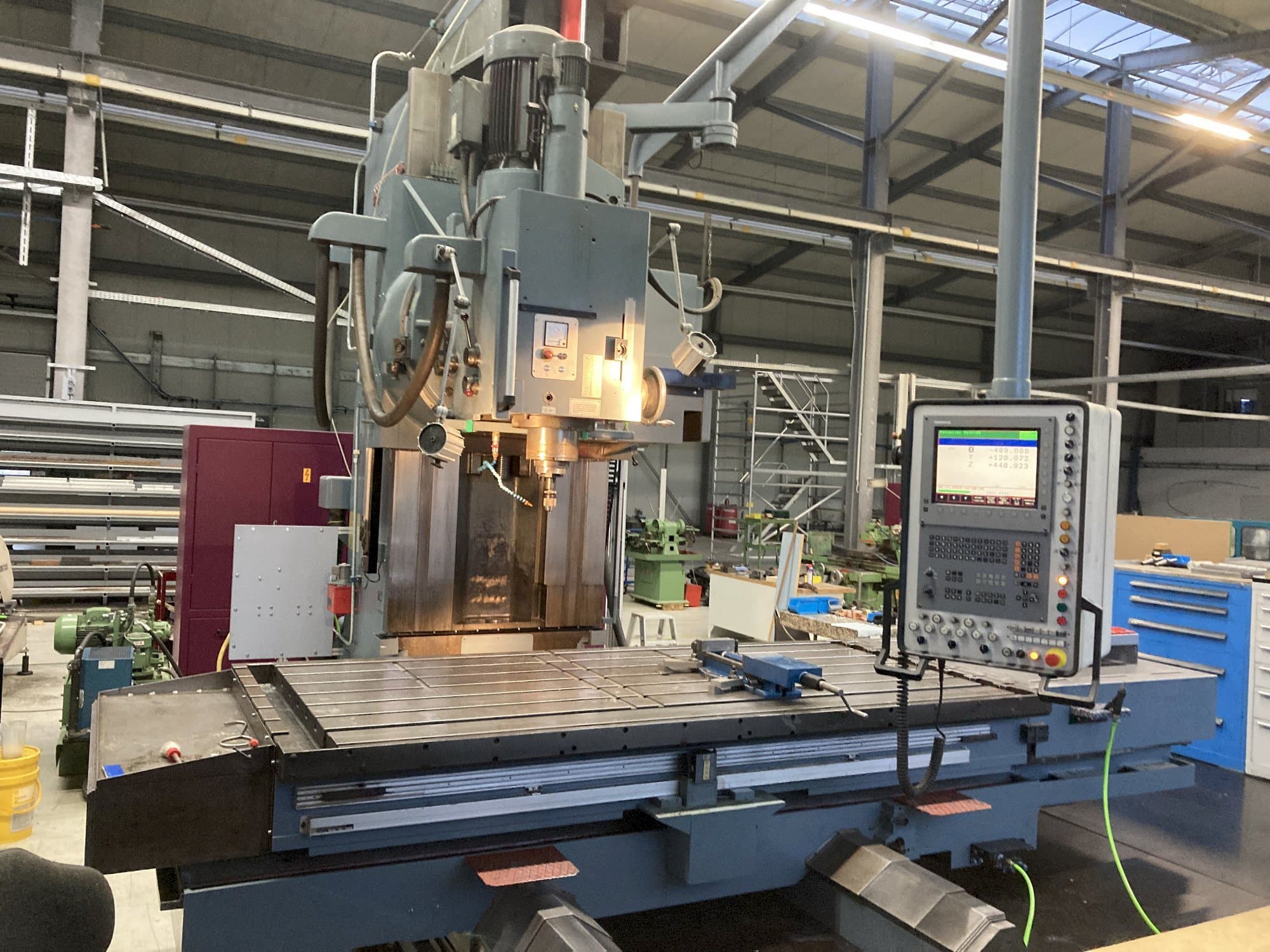 Koneen Droop & Rein FS 130 SKE etunäkymä