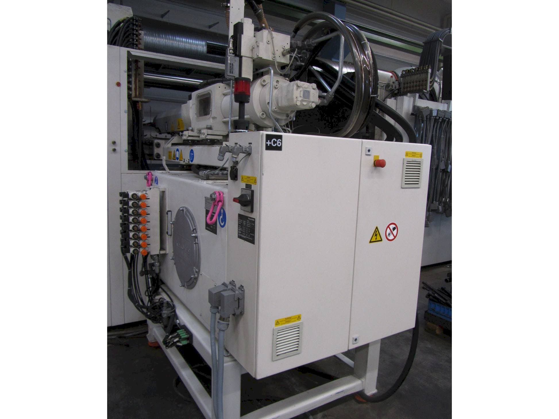 Koneen Krauss Maffei 750 BO L etunäkymä