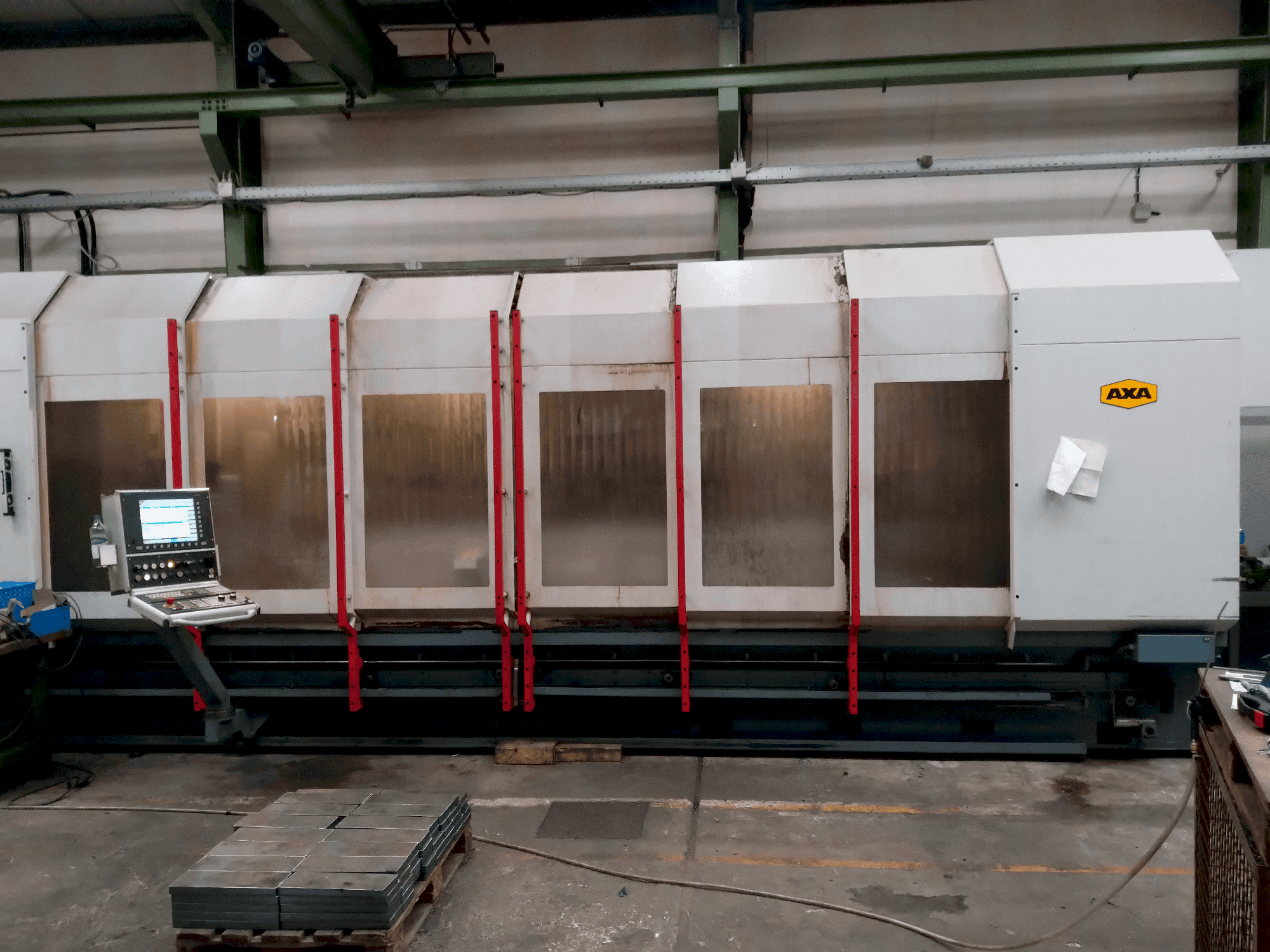 Koneen  AXA VHC-2-5000-XTS-50 etunäkymä