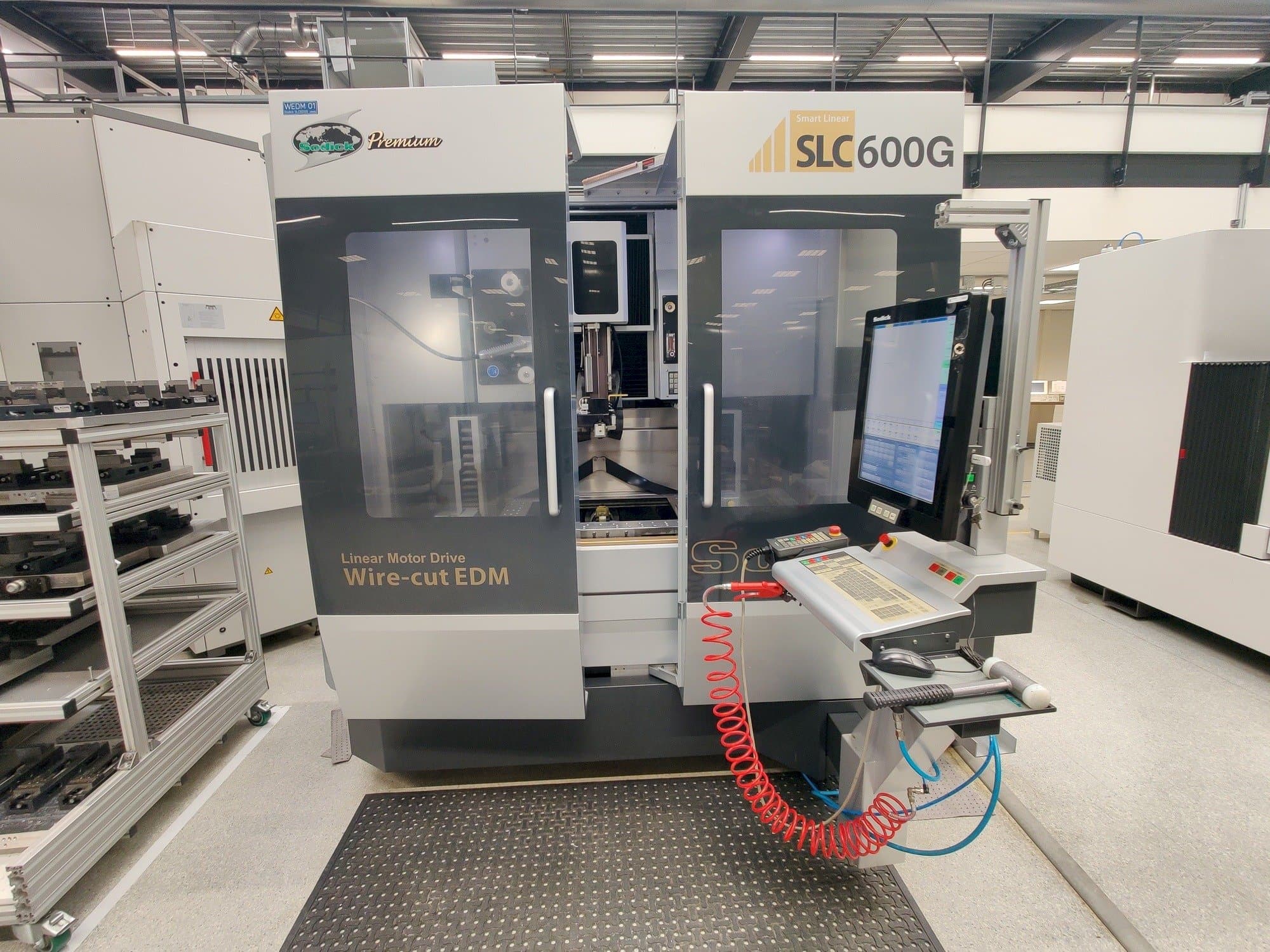 Koneen Sodick SPW600 etunäkymä