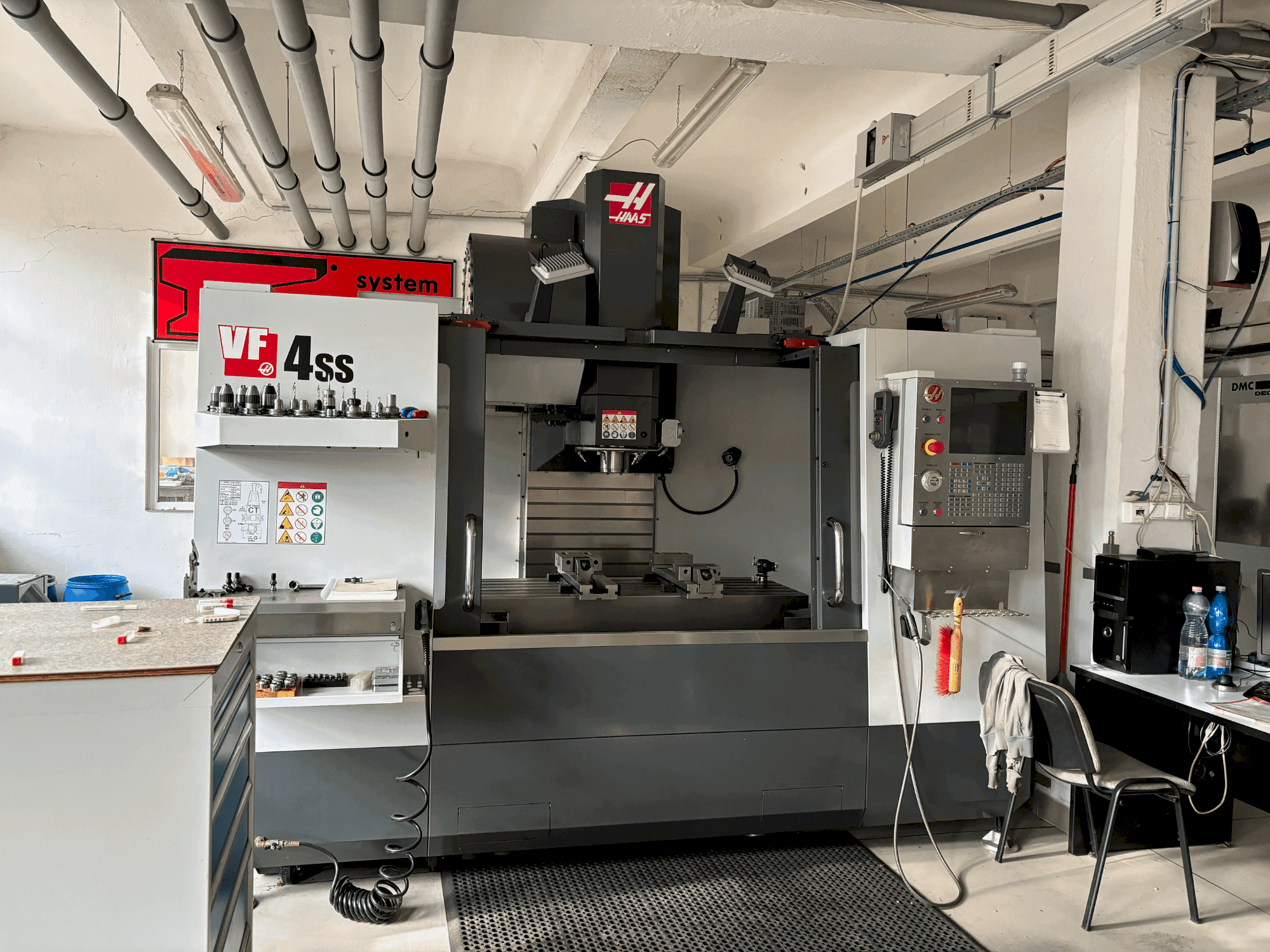 Koneen HAAS HASS VS4SS etunäkymä