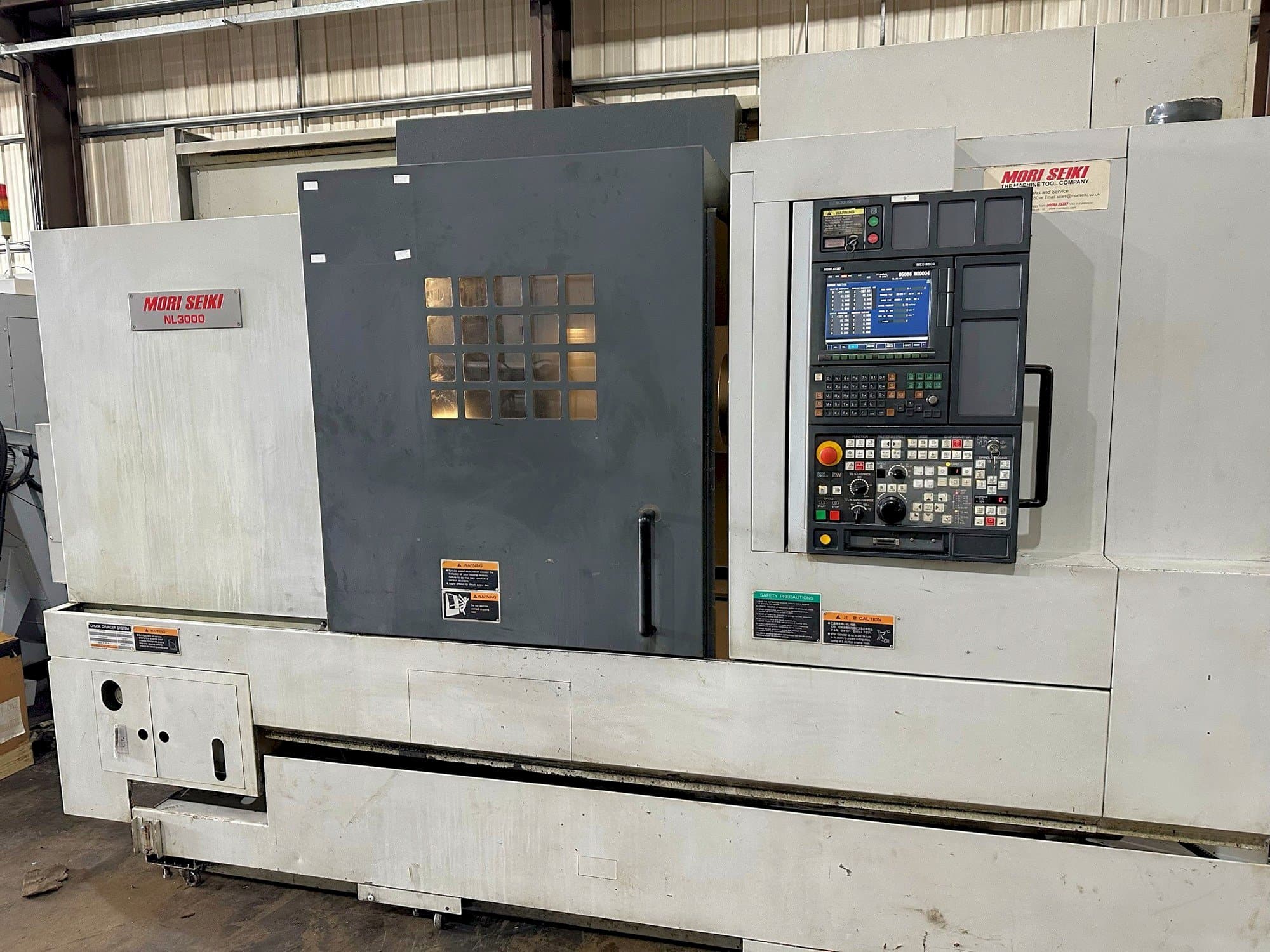 Koneen MORI SEIKI NL3000Y/700 etunäkymä