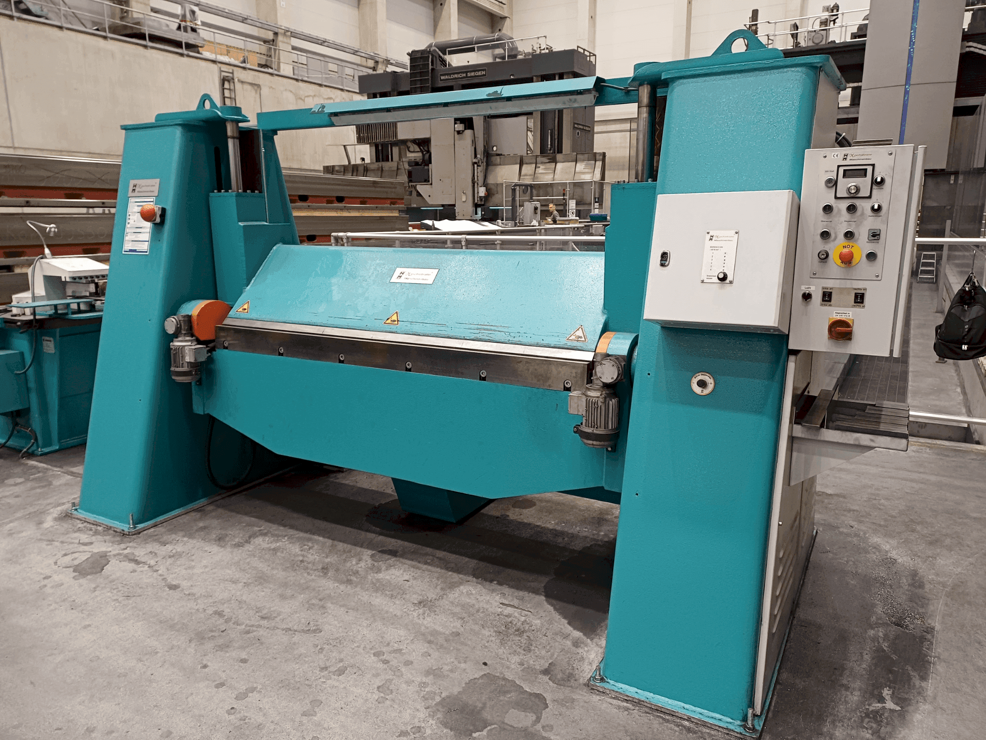 Koneen DR. HOCHSTRATE 2000/6 etunäkymä