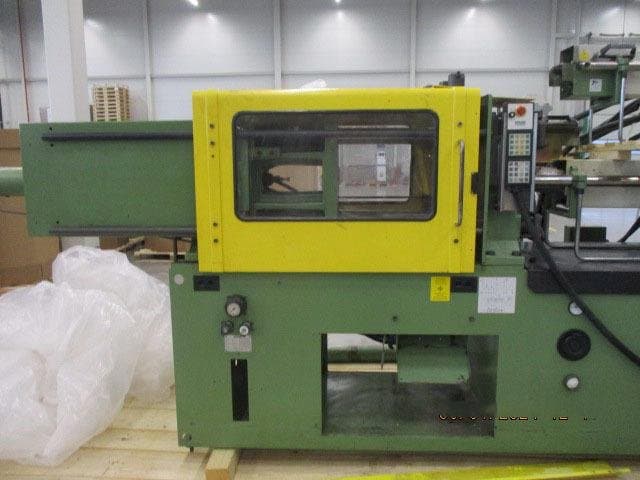 Koneen Arburg Allrounder 320 M 750 - 90/90 2K etunäkymä