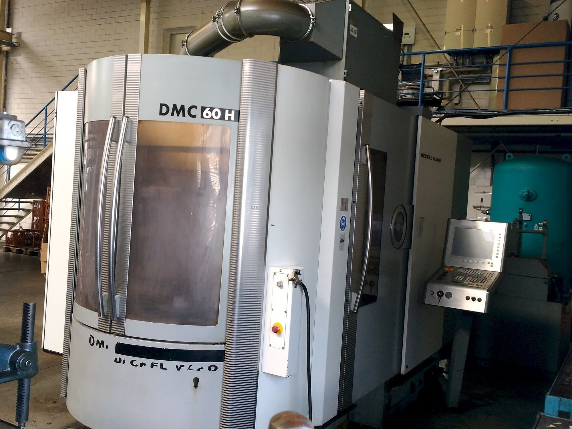 Koneen DECKEL MAHO DMC 60H hi-dyn etunäkymä