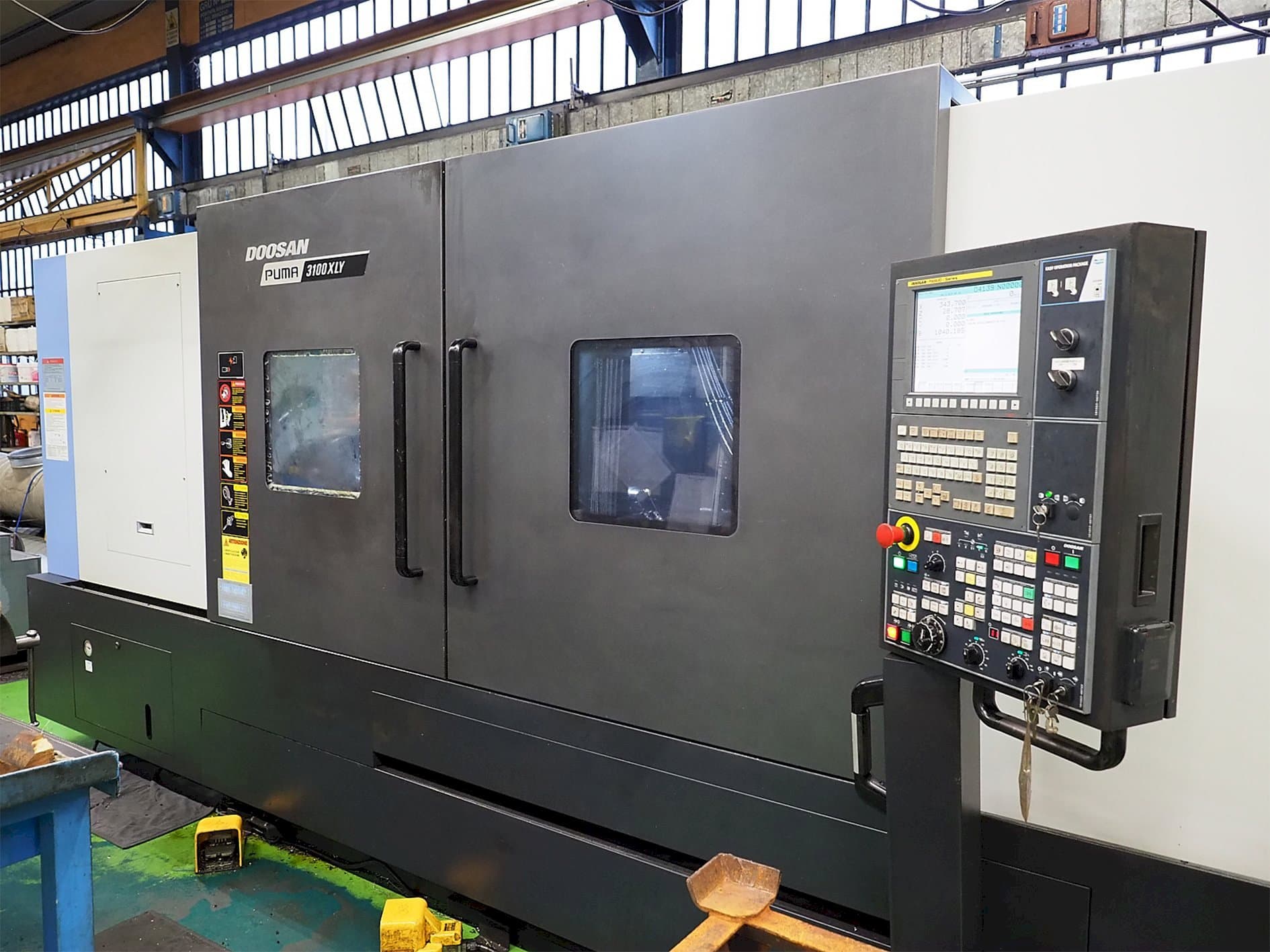 Koneen Doosan Puma 3100XLY etunäkymä