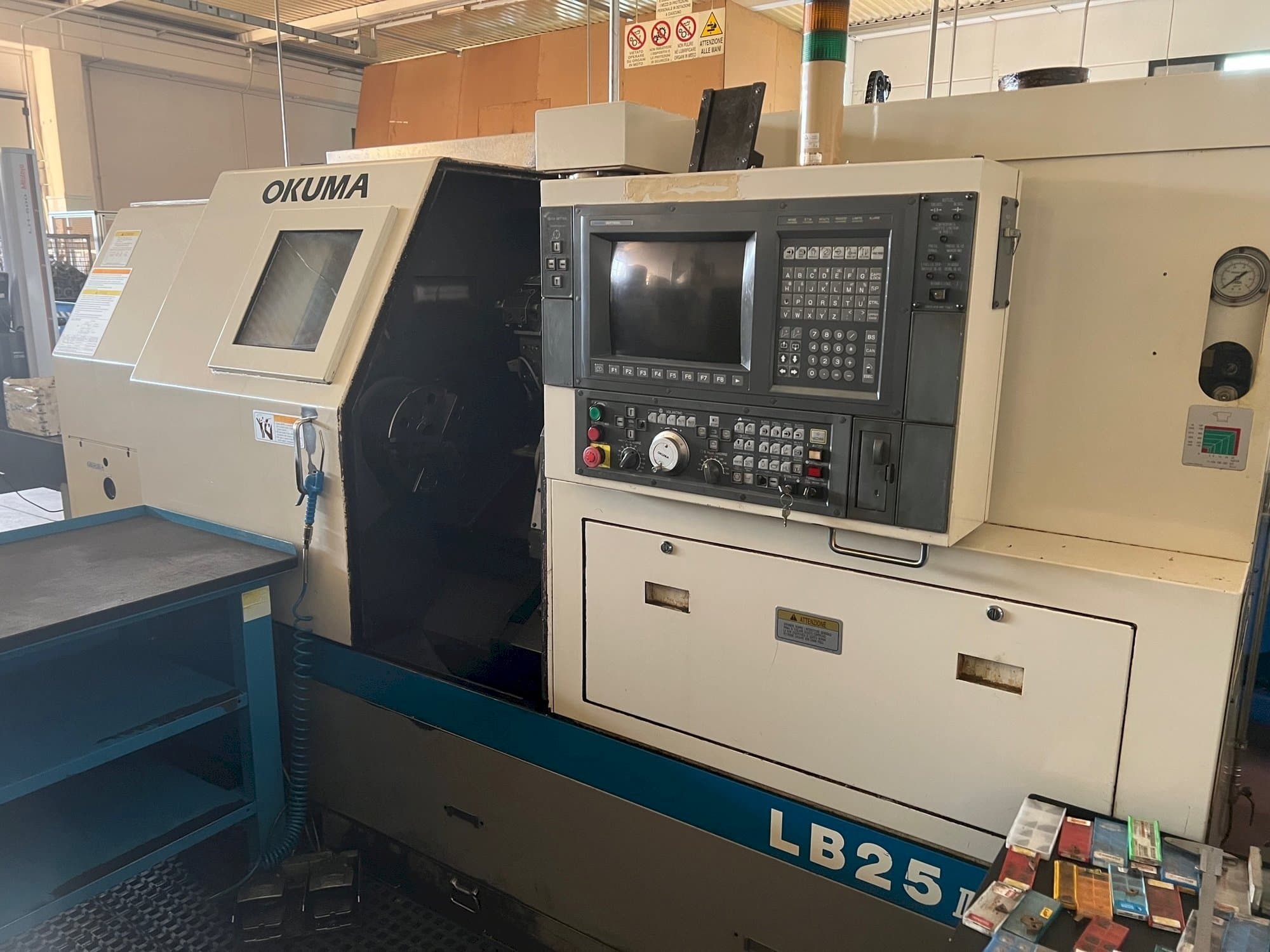 Koneen Okuma LB 25 II etunäkymä
