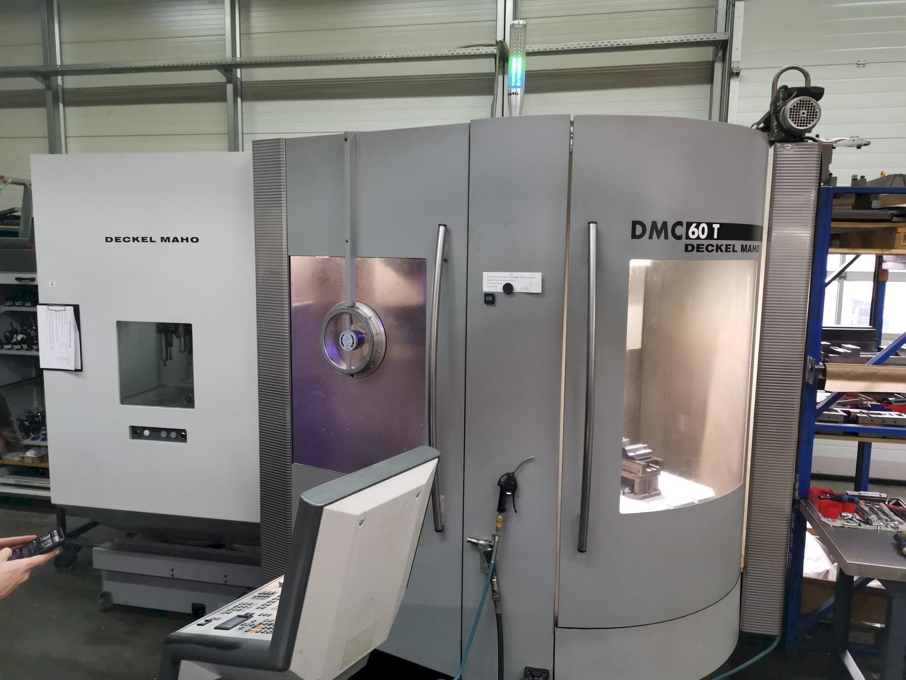 Koneen DECKEL MAHO DMC 60T etunäkymä