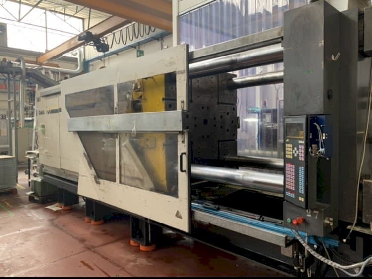 Koneen OiMA STRATOS 8500/900 S etunäkymä