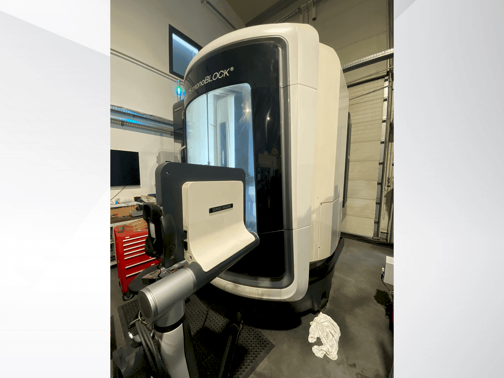 Koneen DMG MORI DMU 75 MonoBlock etunäkymä