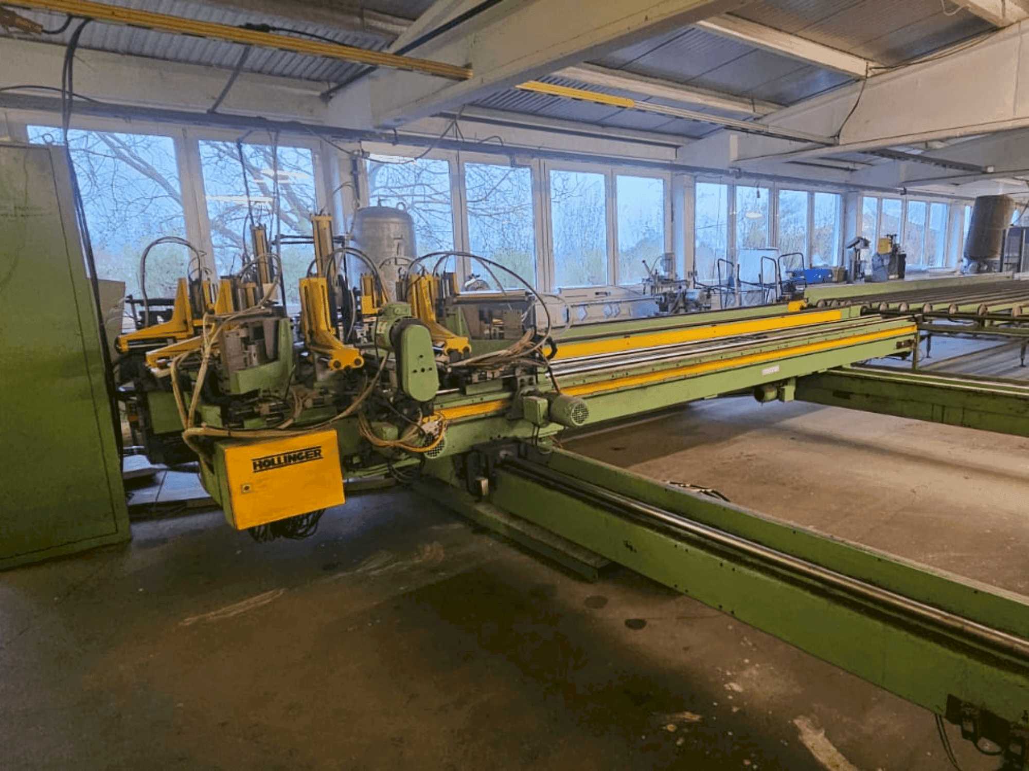Koneen HOLLINGER MSE-II-EP-SB-300-450 etunäkymä