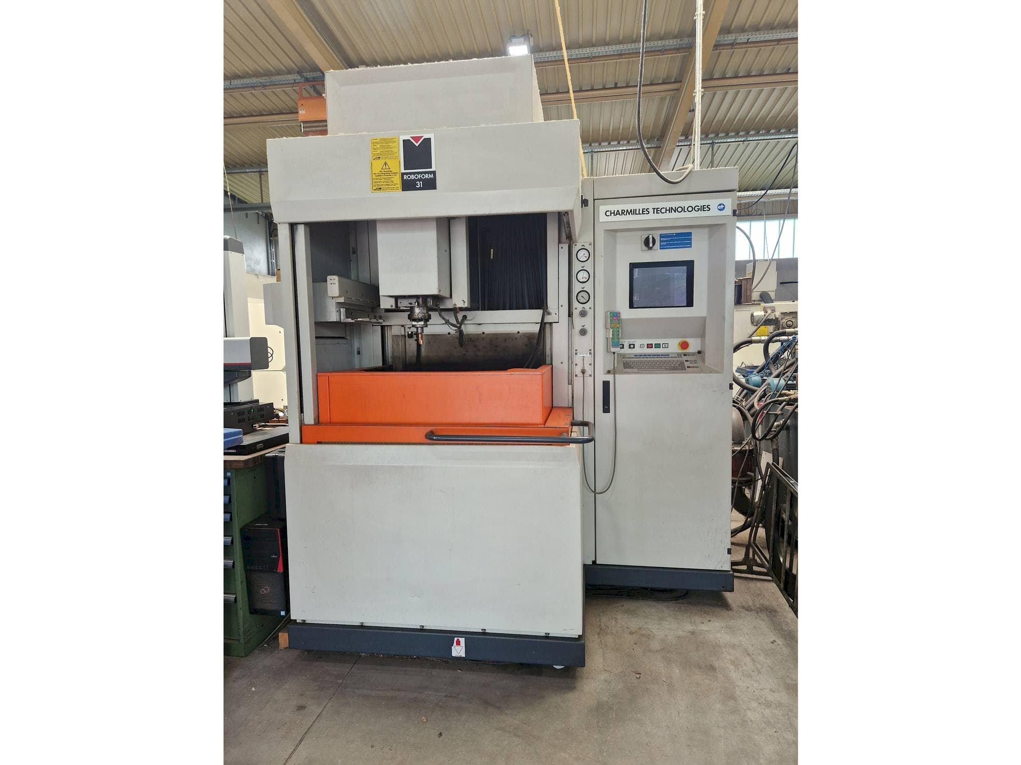 Koneen  CHARMILLES Roboform 31 etunäkymä