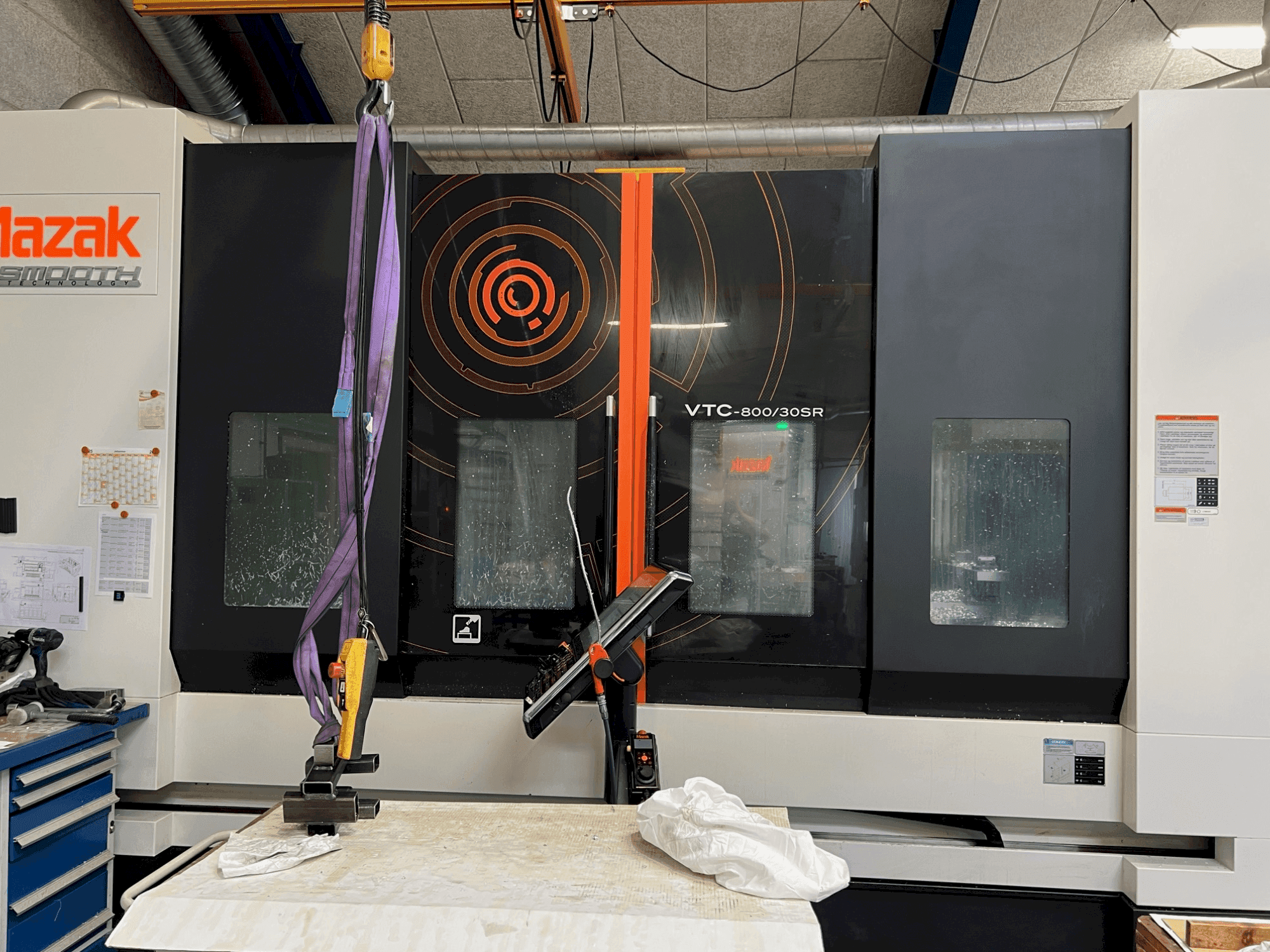 Koneen Mazak VTC 800/30SR etunäkymä