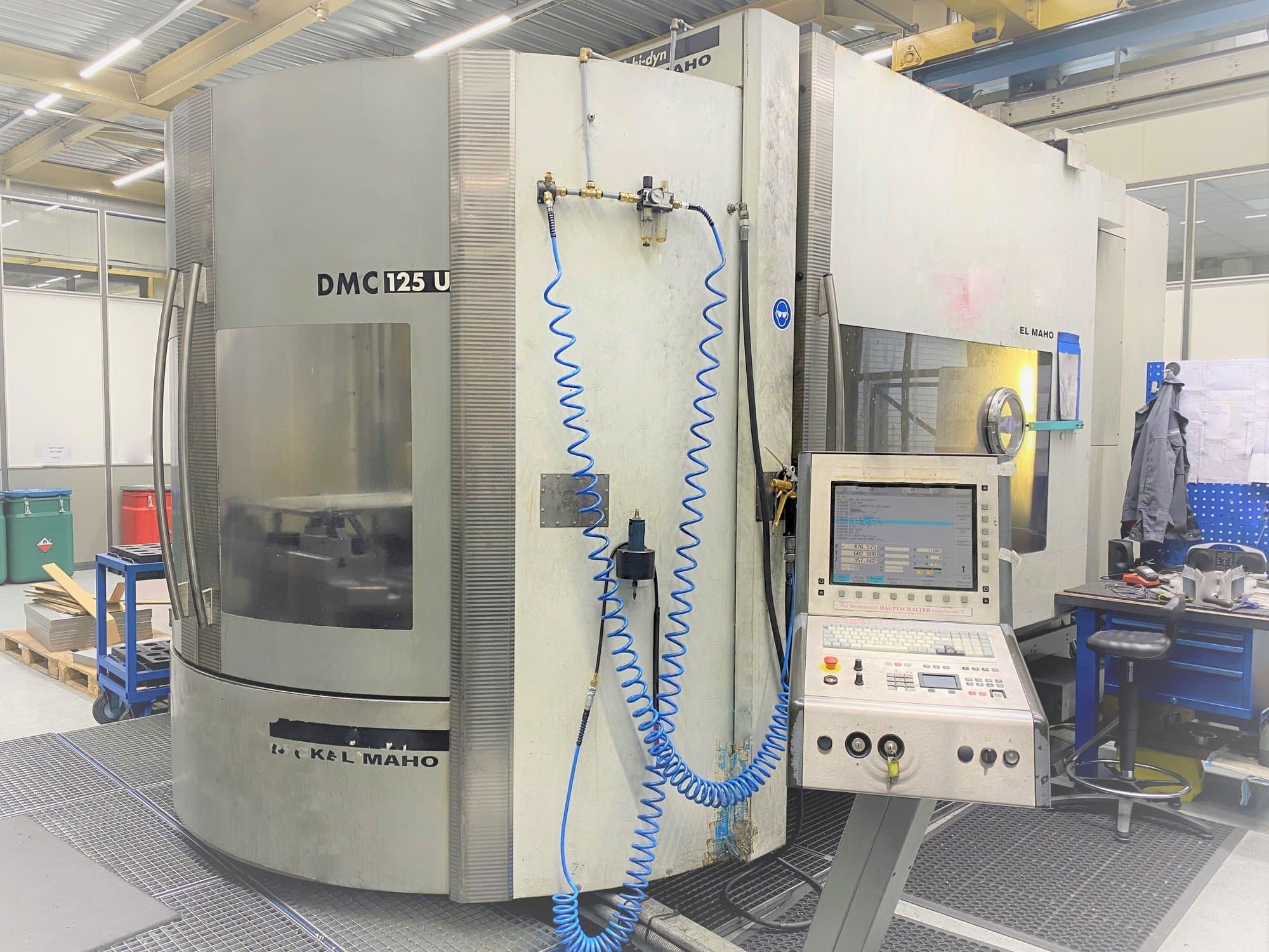 Koneen DECKEL MAHO DMC 125U hi-dyn etunäkymä