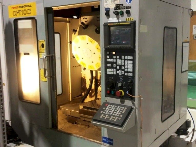 Koneen  FANUC RoboDrill Q-T10C etunäkymä
