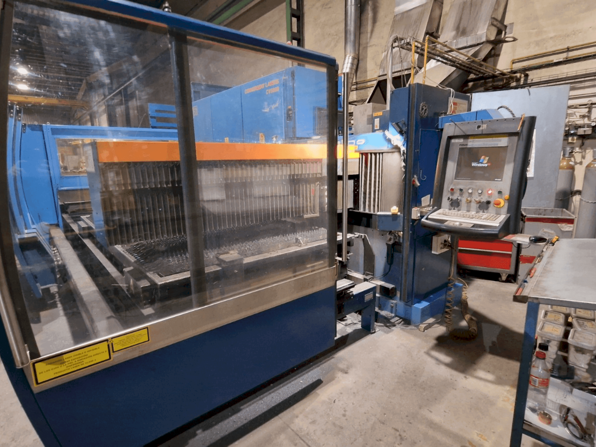 Koneen  Prima Industrie PLATINO 1530 etunäkymä