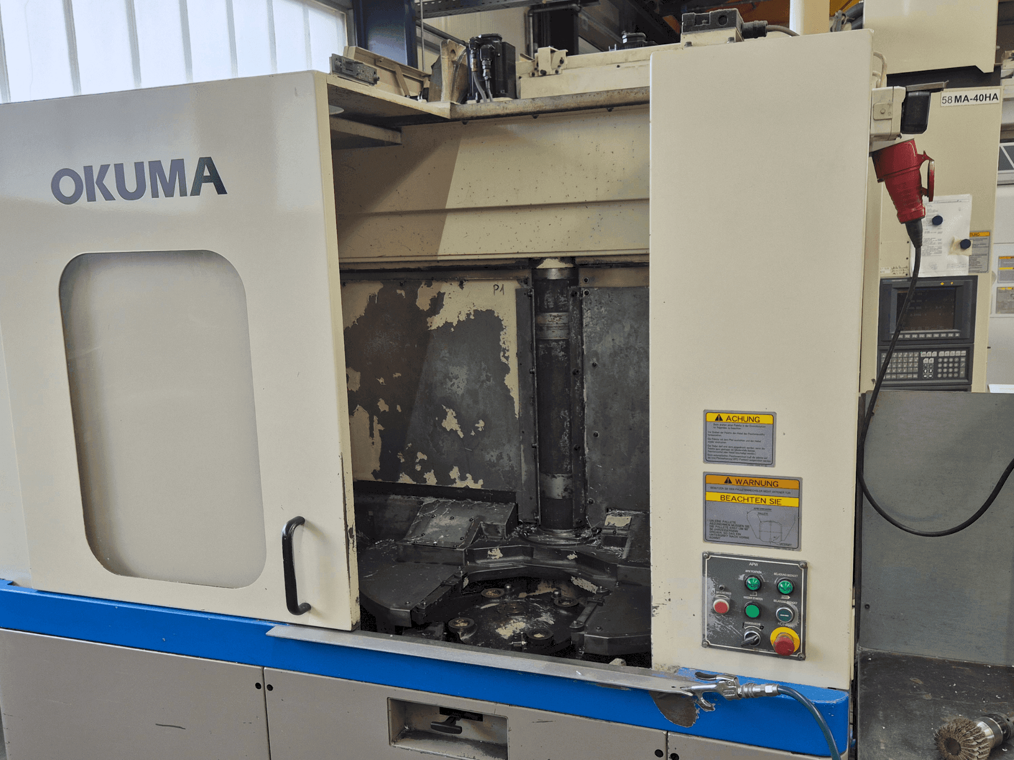 Koneen  Okuma MA-40HA etunäkymä