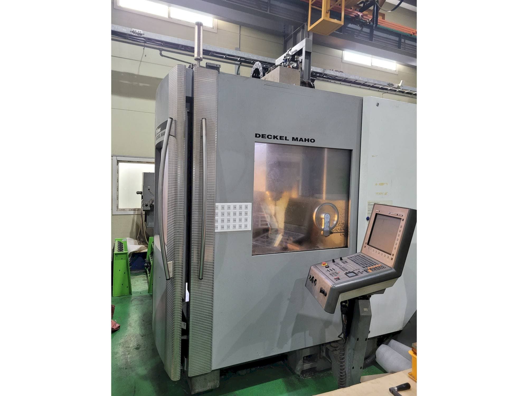 Koneen DECKEL MAHO DMC 75 Linear etunäkymä