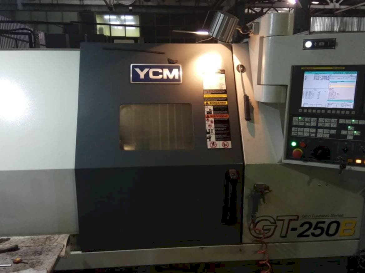 Koneen YCM GT250B etunäkymä