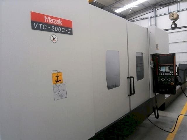 Koneen  Mazak VTC-200C etunäkymä