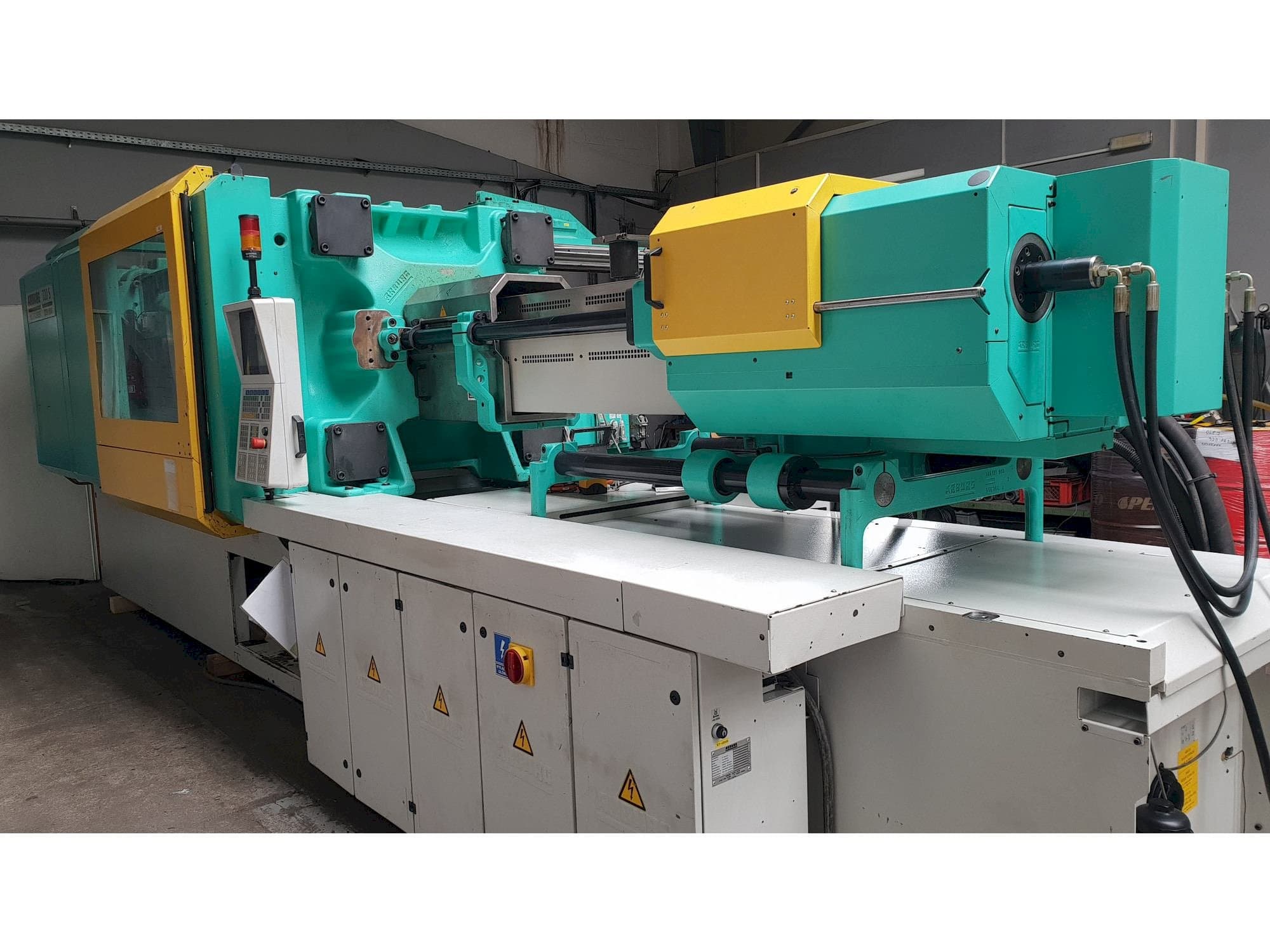 Koneen Arburg Multilift H 720 - 3200 - 1300 etunäkymä