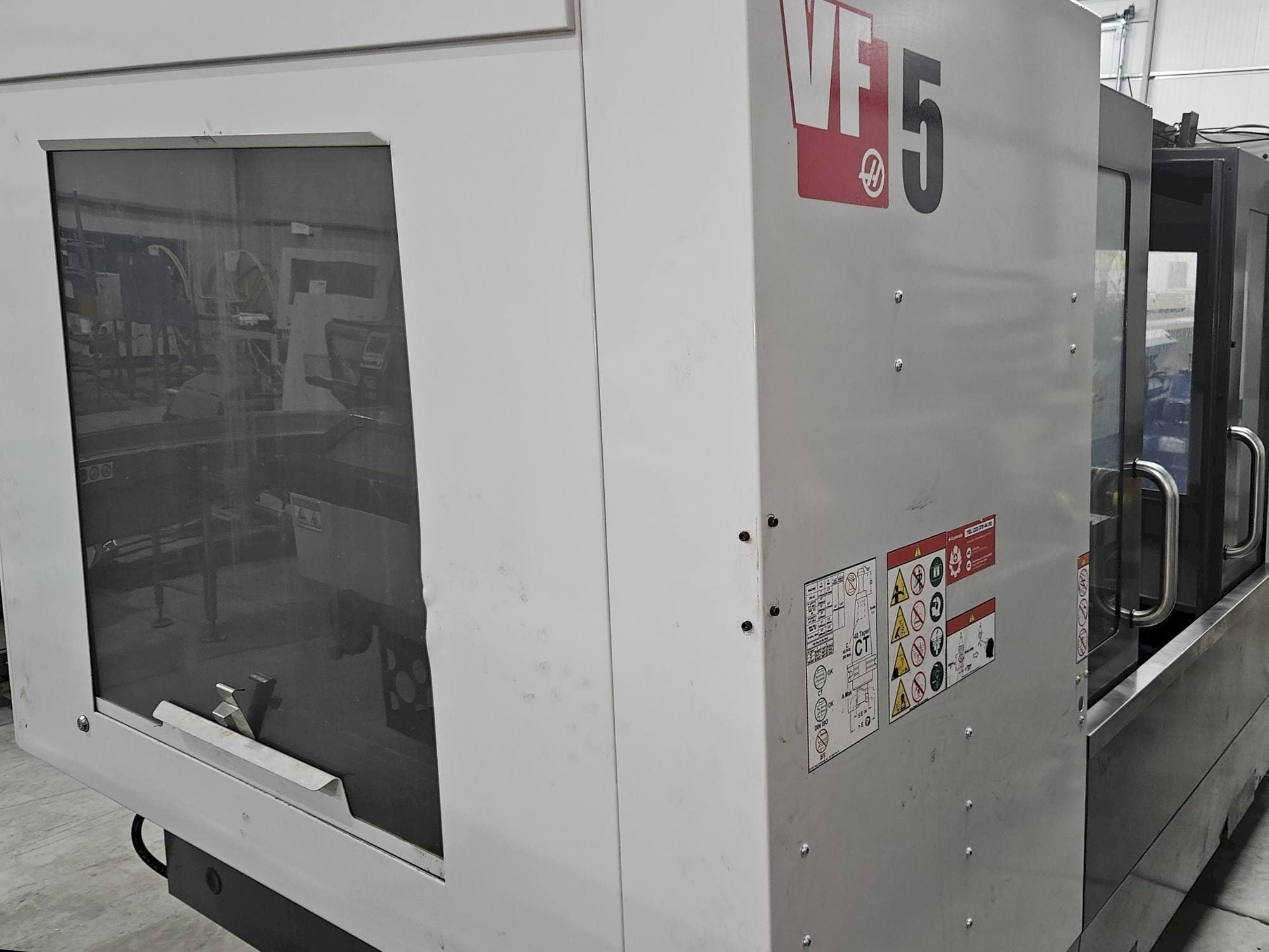 Koneen HAAS VF-5/40 etunäkymä