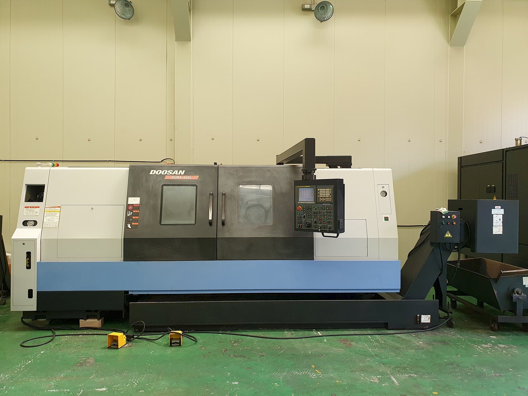 Koneen  Doosan PUMA 400LB etunäkymä