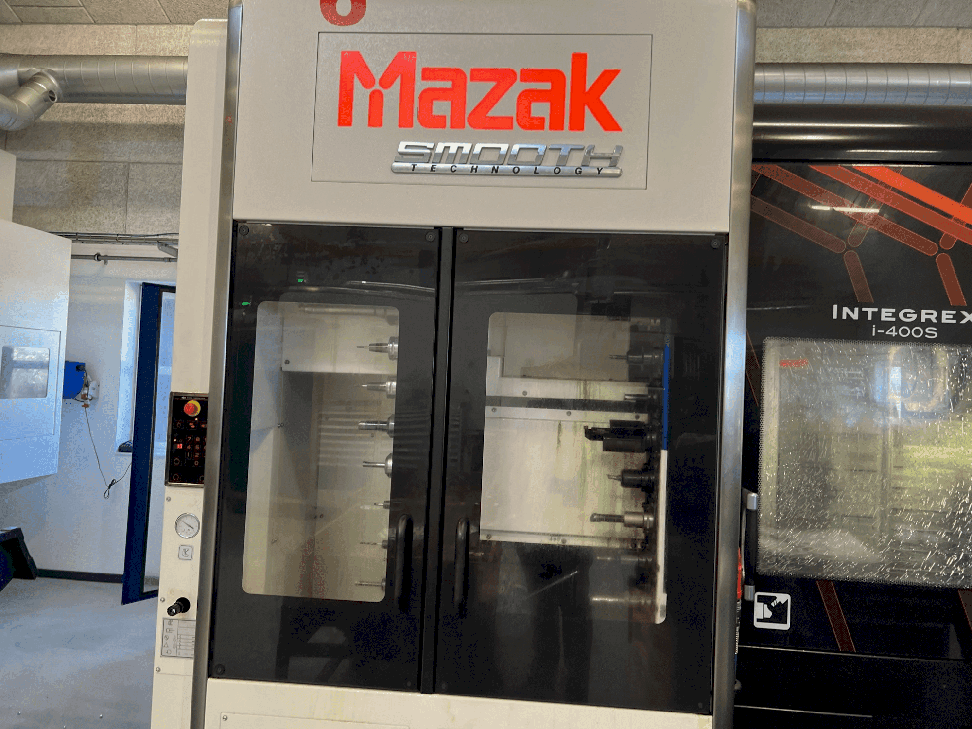 Koneen Mazak Integrex i-400S etunäkymä