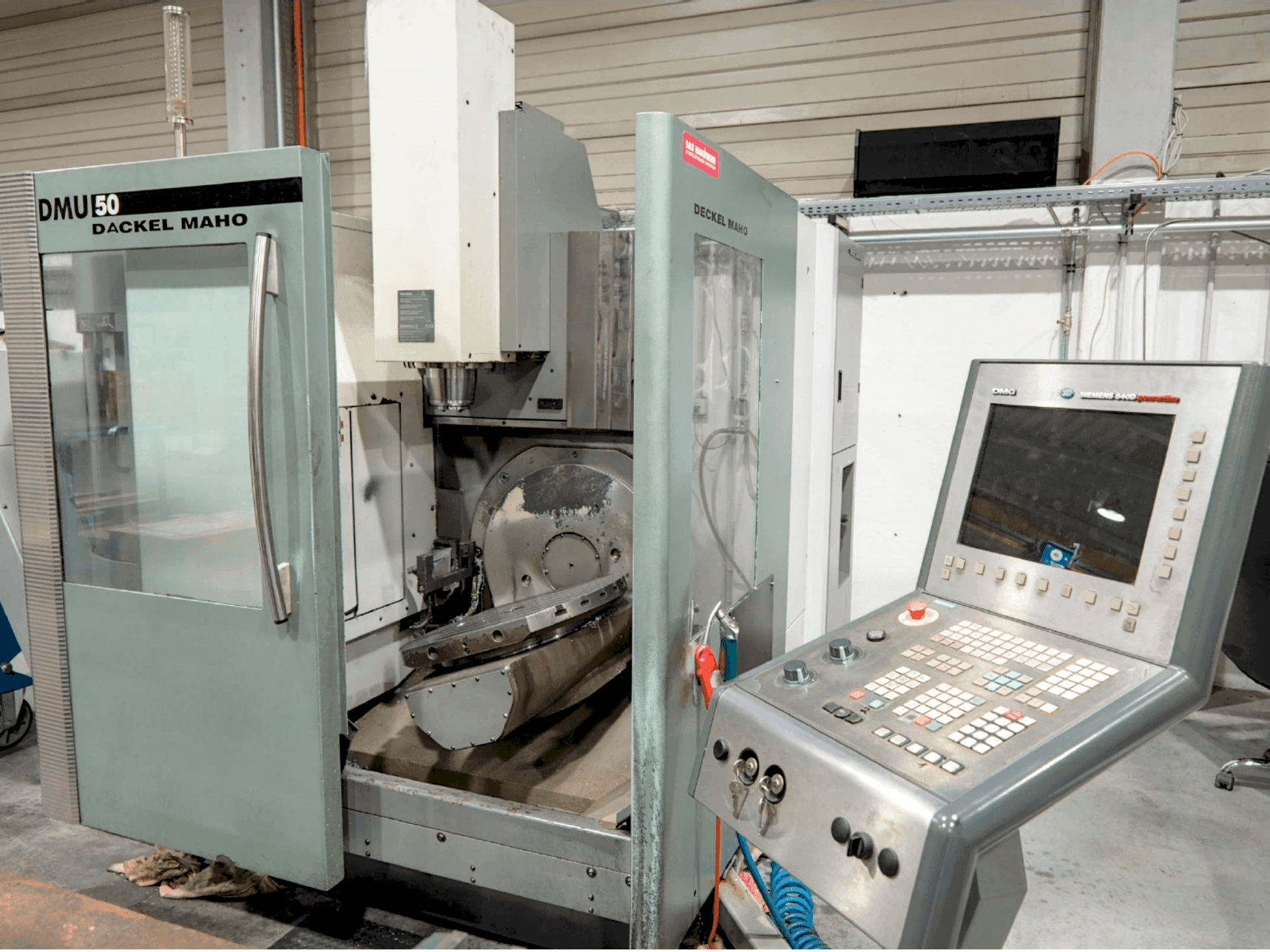 Koneen DMG DMU 50 etunäkymä